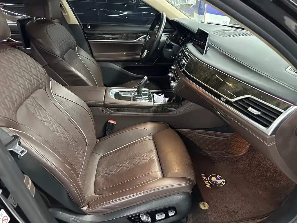 BMW 7 Series — миниатюра 15