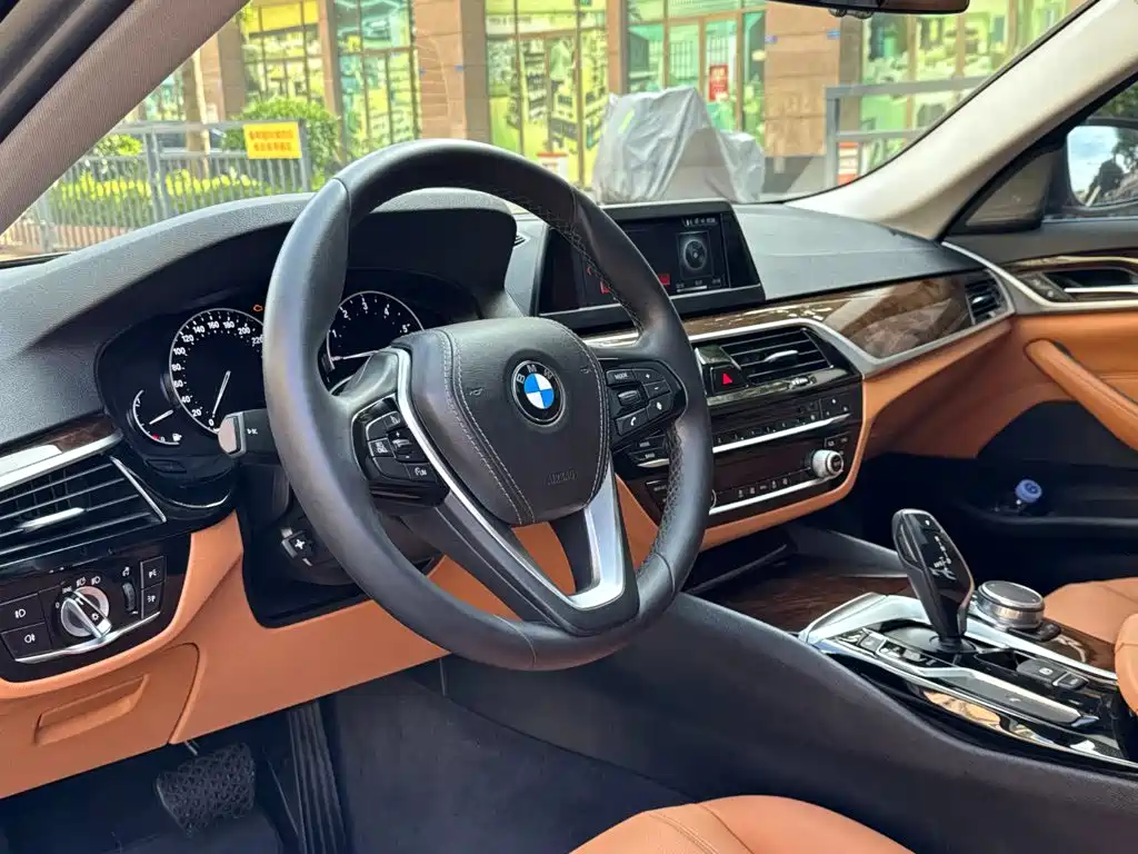 BMW 5 Series — миниатюра 17