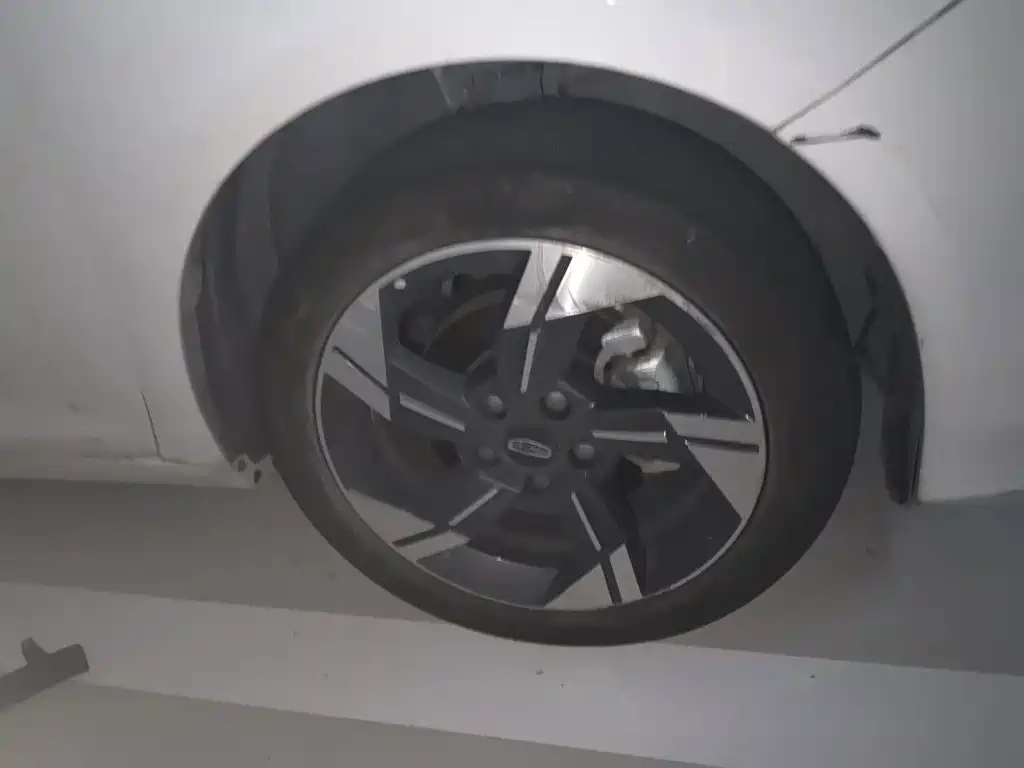Geely L HiP — миниатюра 8