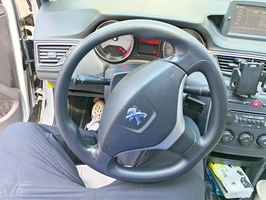 Peugeot 308 — миниатюра 15