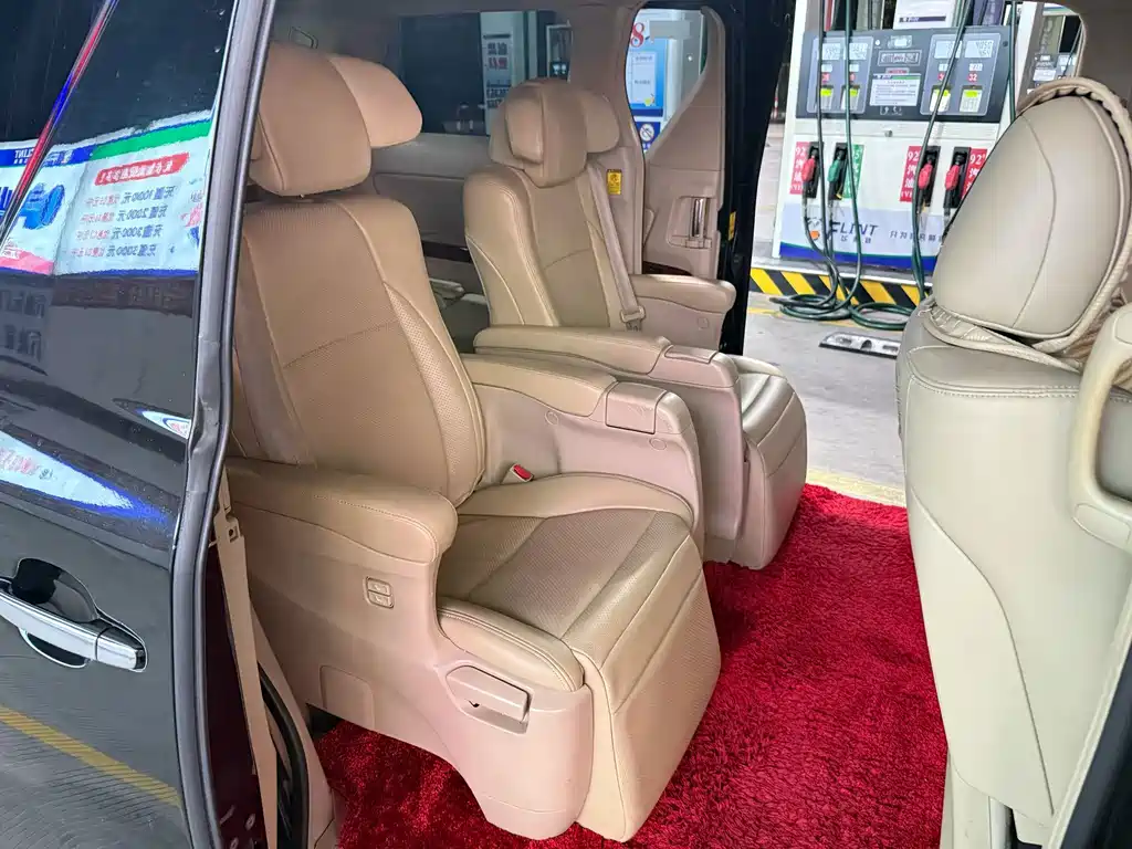 Toyota Alphard — миниатюра 4