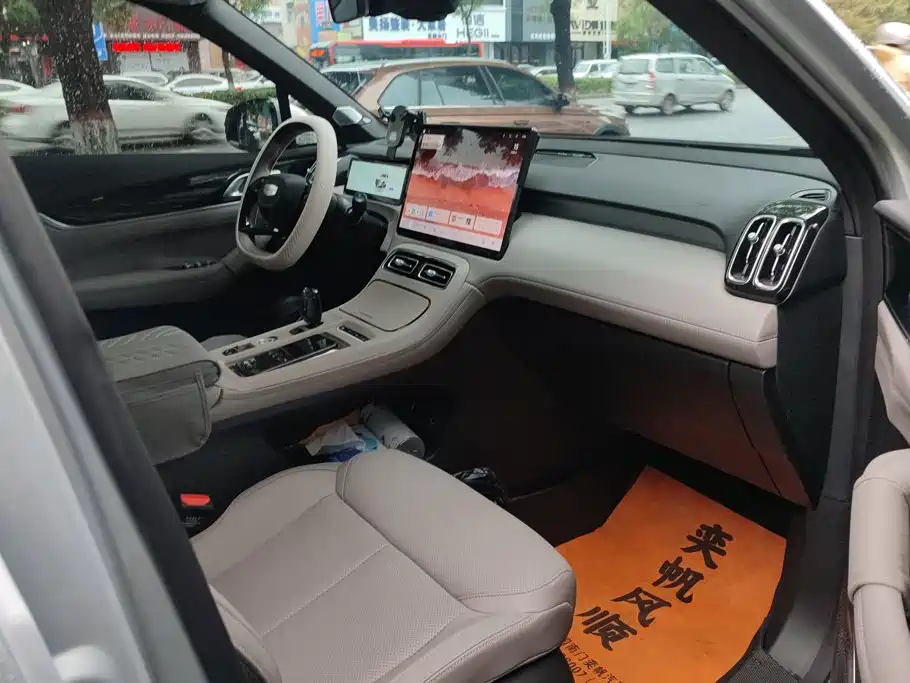 Geely Boyue L — миниатюра 8