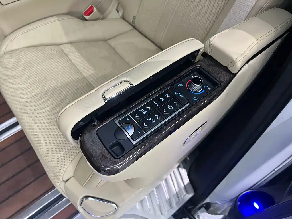 Toyota Vellfire 2020 2.5L HV Luxury