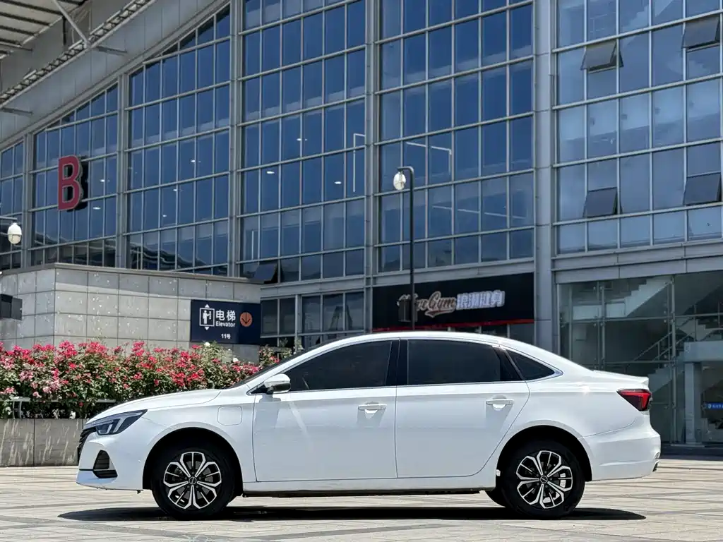 Roewe i6 MAX 2020 300TGI AT
