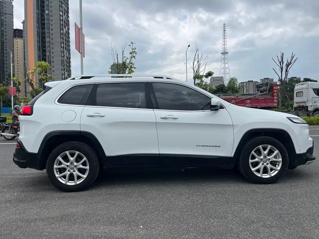 Jeep Cherokee 2.0L Superior Edition, фото 4