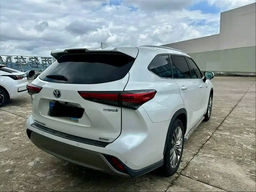 Toyota Highlander 2022 2.5L Luxury 7 мест