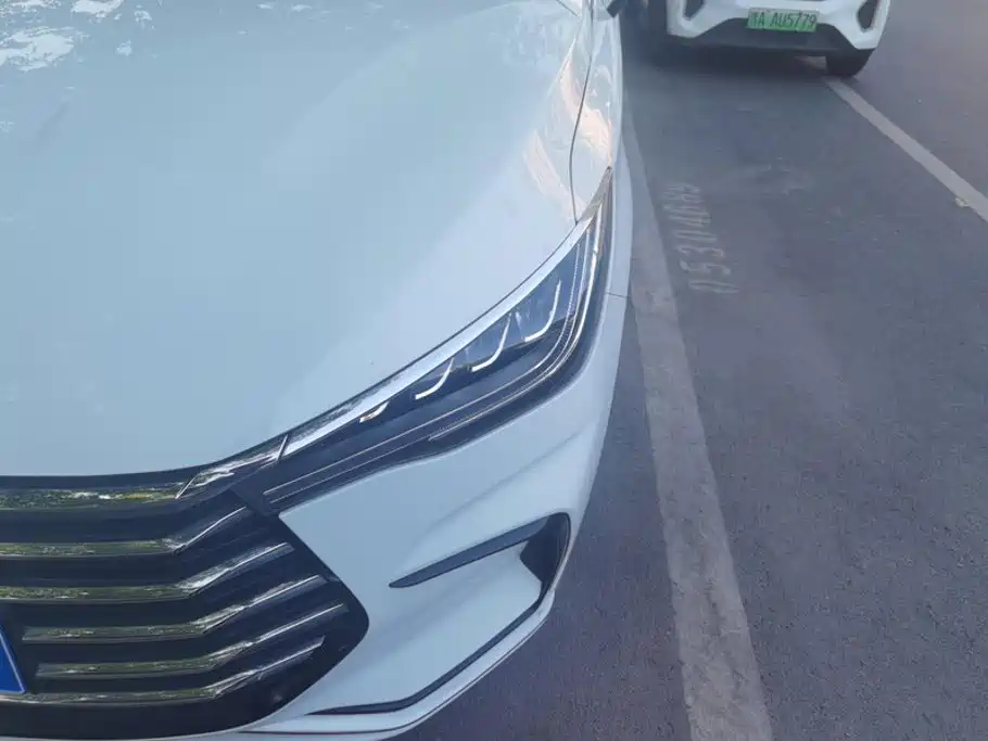BYD MAX — миниатюра 5