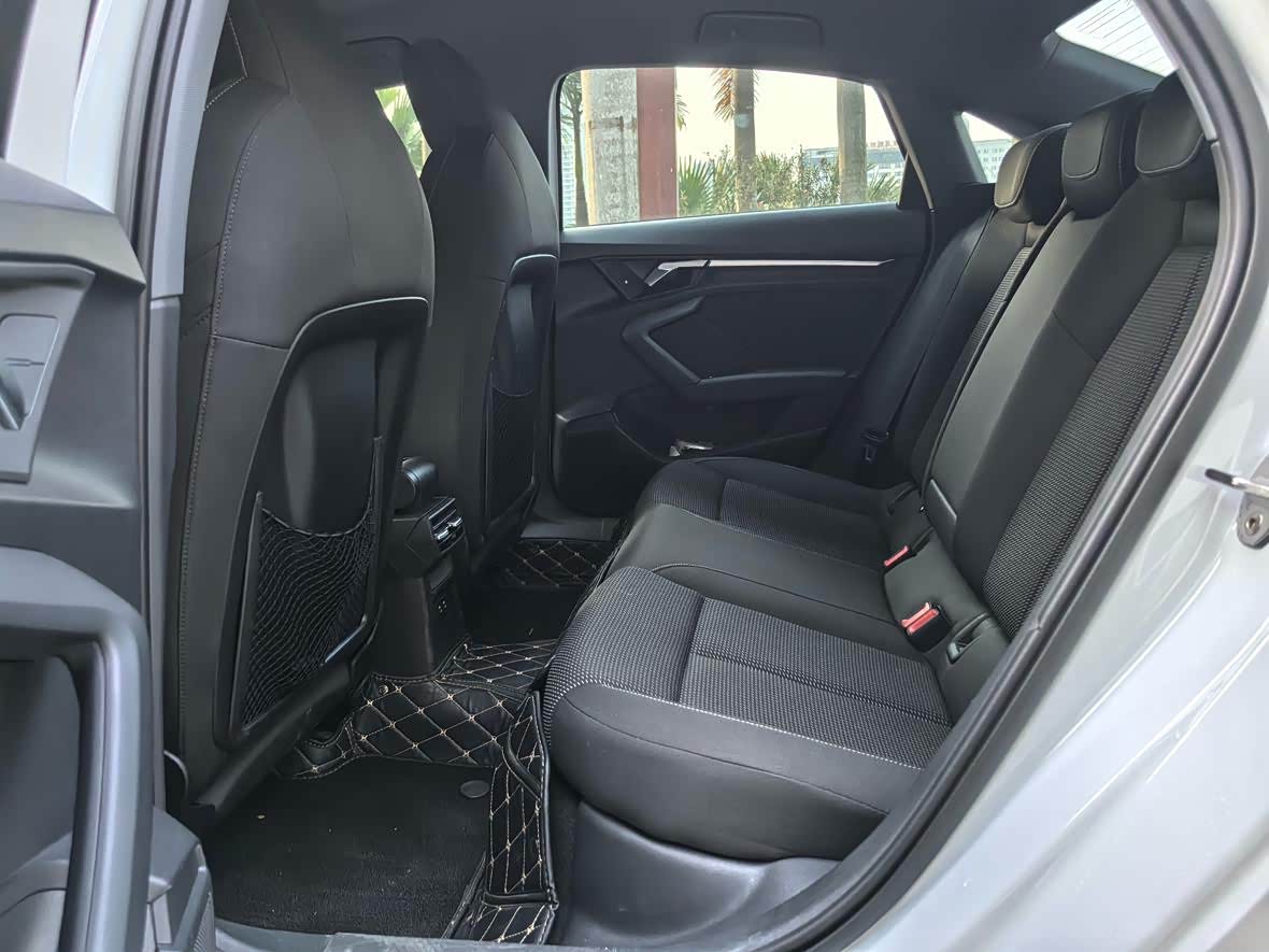 Audi A3 1.4 л 2023 г. Белый, пробег 30000 км