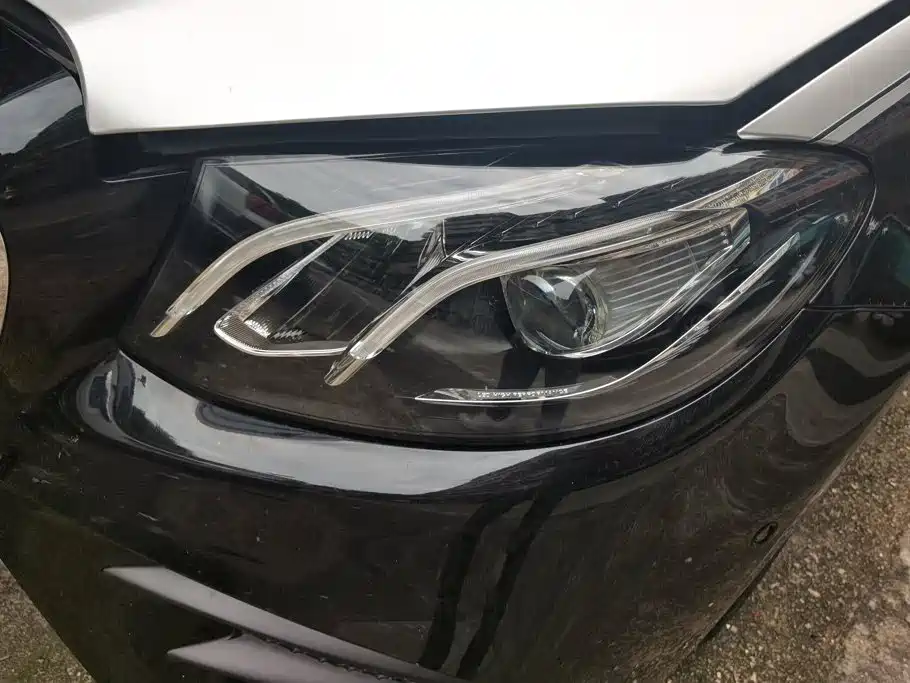 Mercedes-Benz E-Class — миниатюра 5