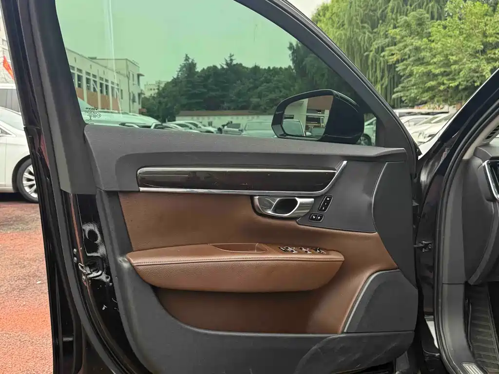 Volvo S90 2018 T4