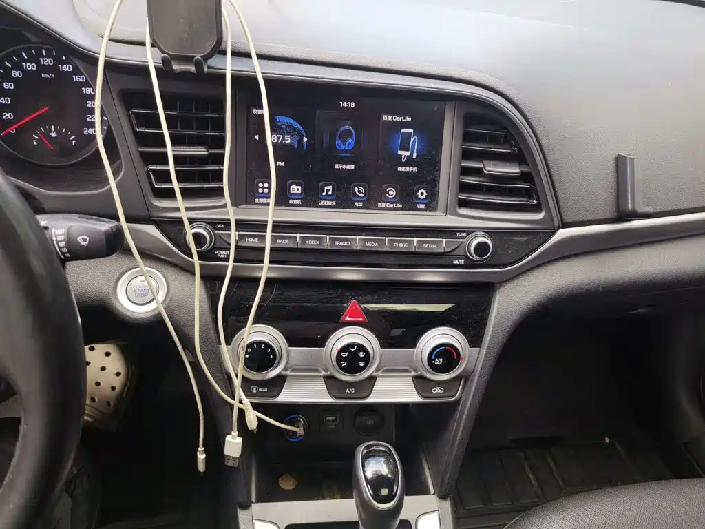 Hyundai Elantra — миниатюра 10