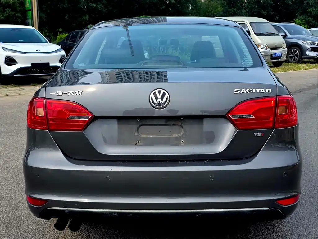 Volkswagen Sagitar 2014 1.4TSI MT Luxury