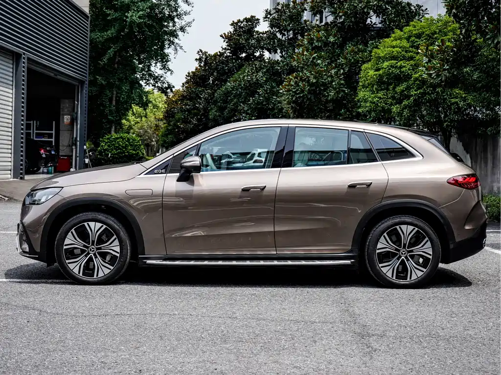 Mercedes-Benz EQE SUV — миниатюра 3