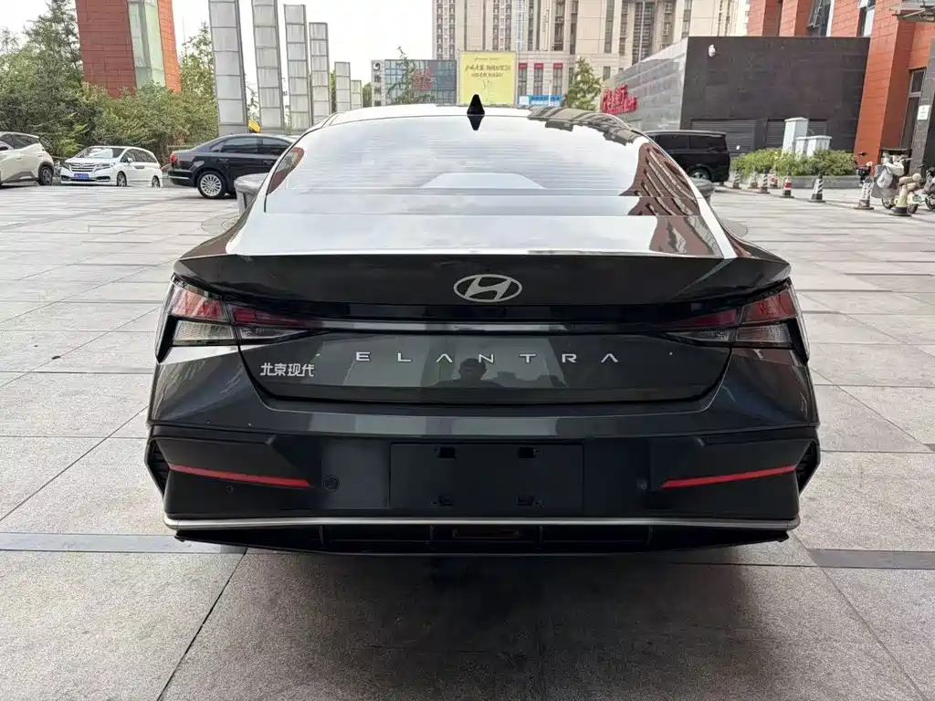 Hyundai Elantra — миниатюра 6