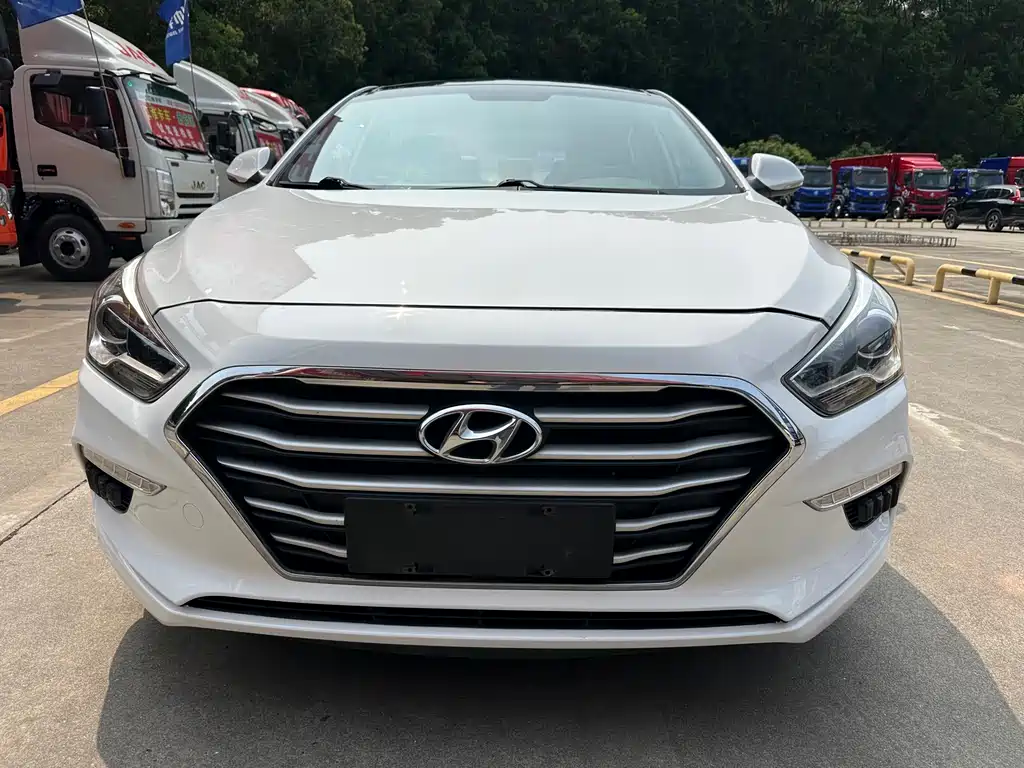 Hyundai Mistra 2017 1.8L AT GLS V