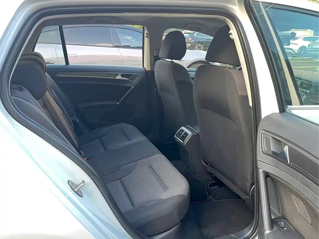 Volkswagen Golf — миниатюра 18