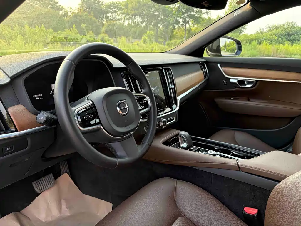 Volvo S90 — миниатюра 6