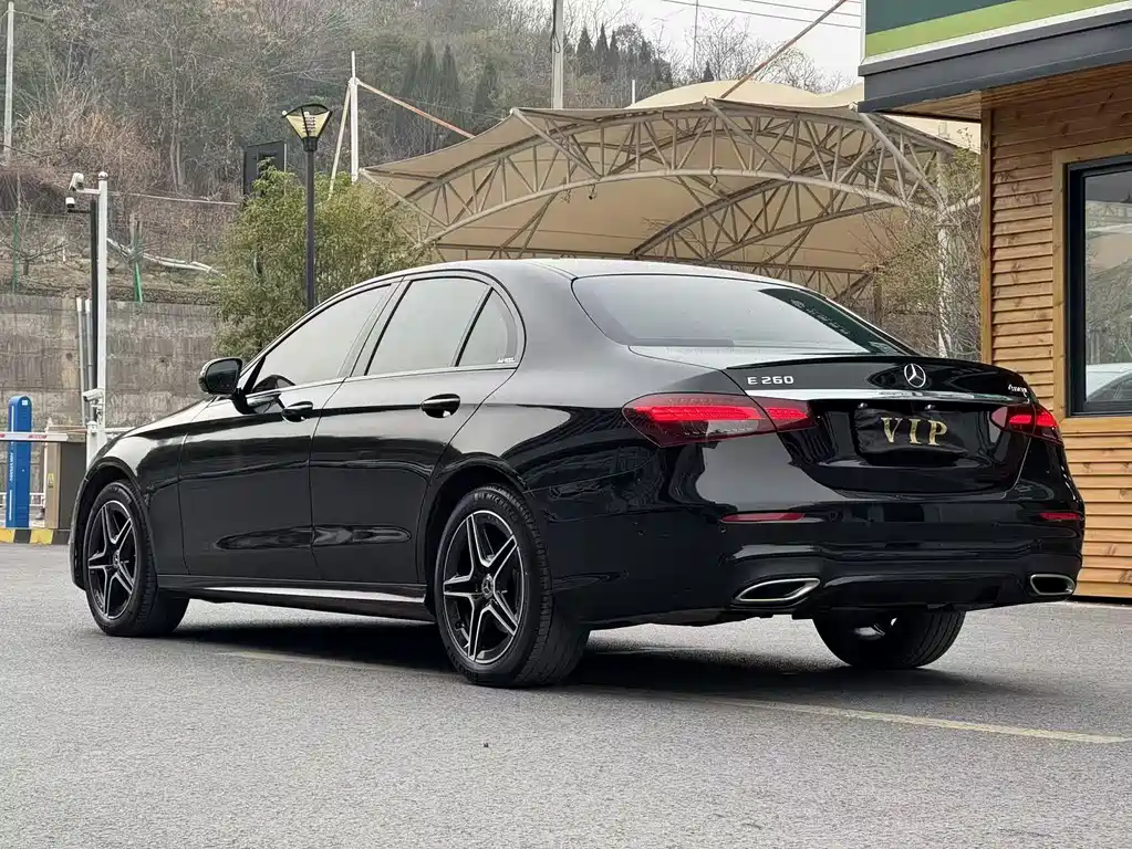 MERCEDES-BENZ E CLASS