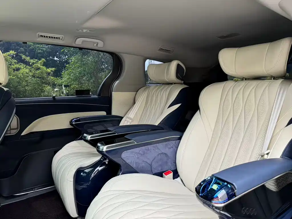 Toyota Sienna — миниатюра 9