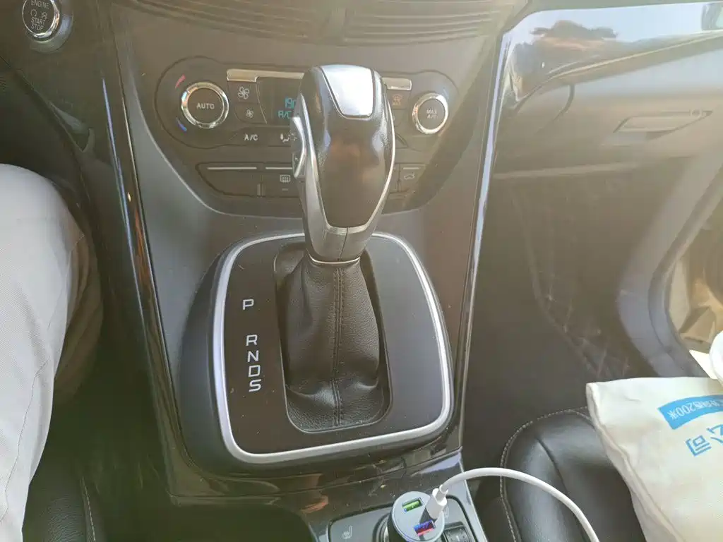 Ford Kuga — миниатюра 10