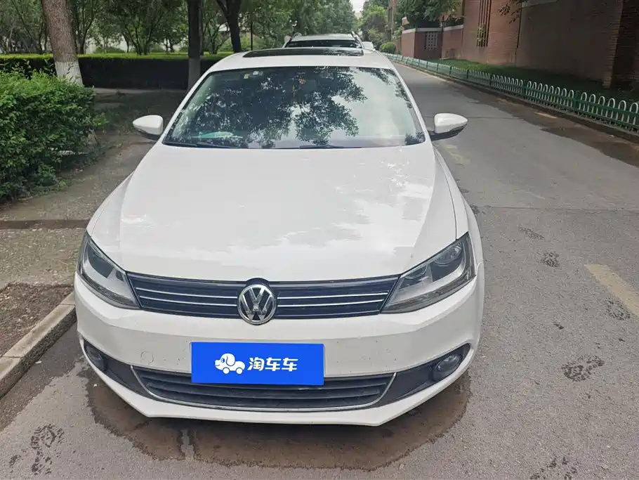 Volkswagen Sagitar 2014 1.6L AT Comfort