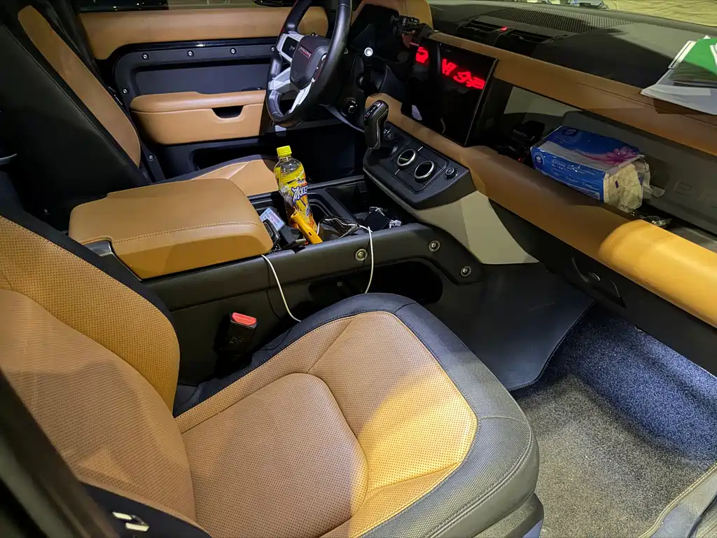 Land Rover Defender — миниатюра 4