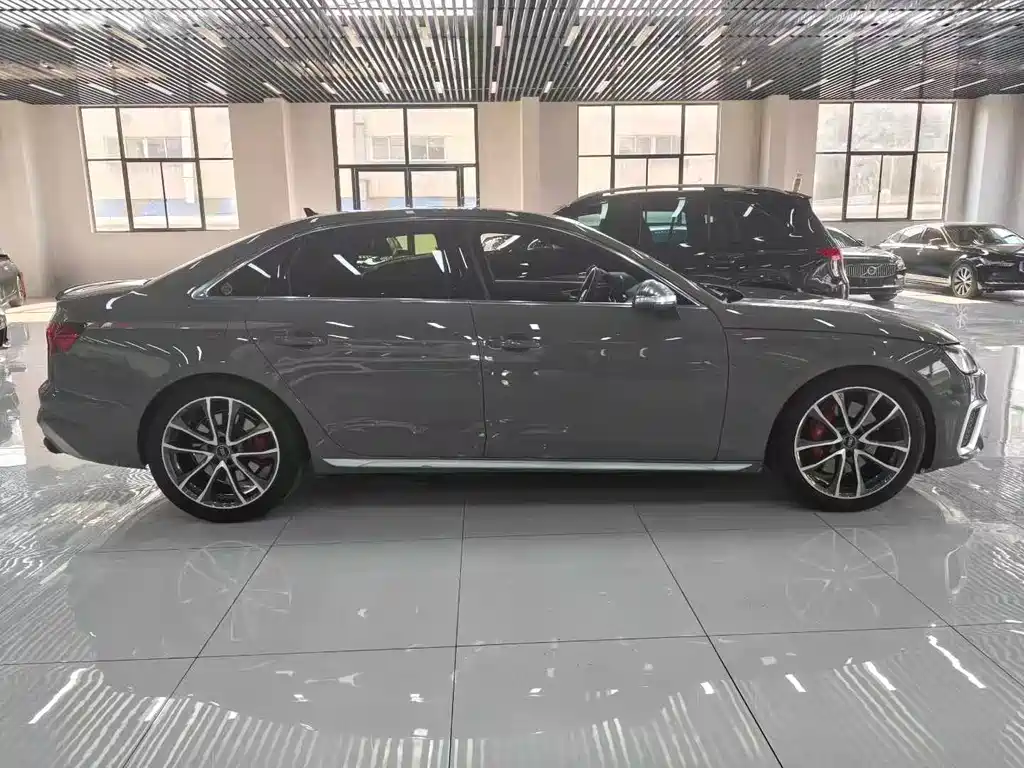 AUDI S4