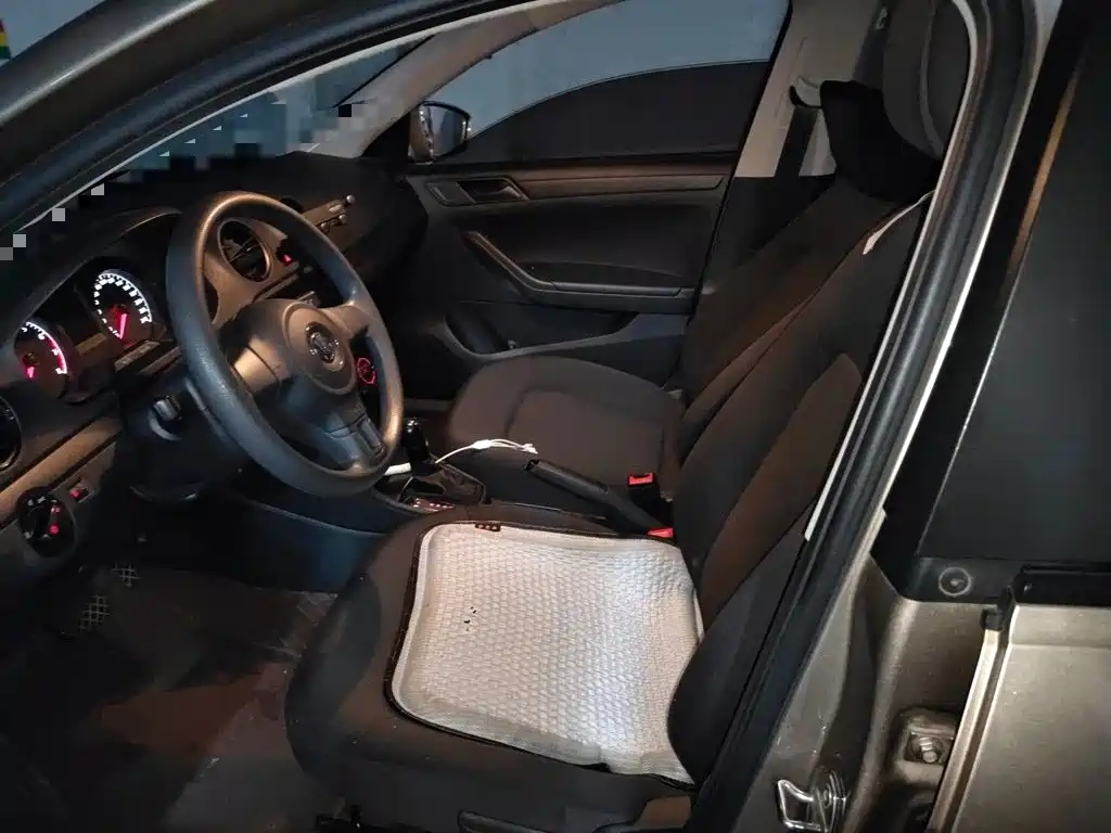 Volkswagen Jetta — миниатюра 16