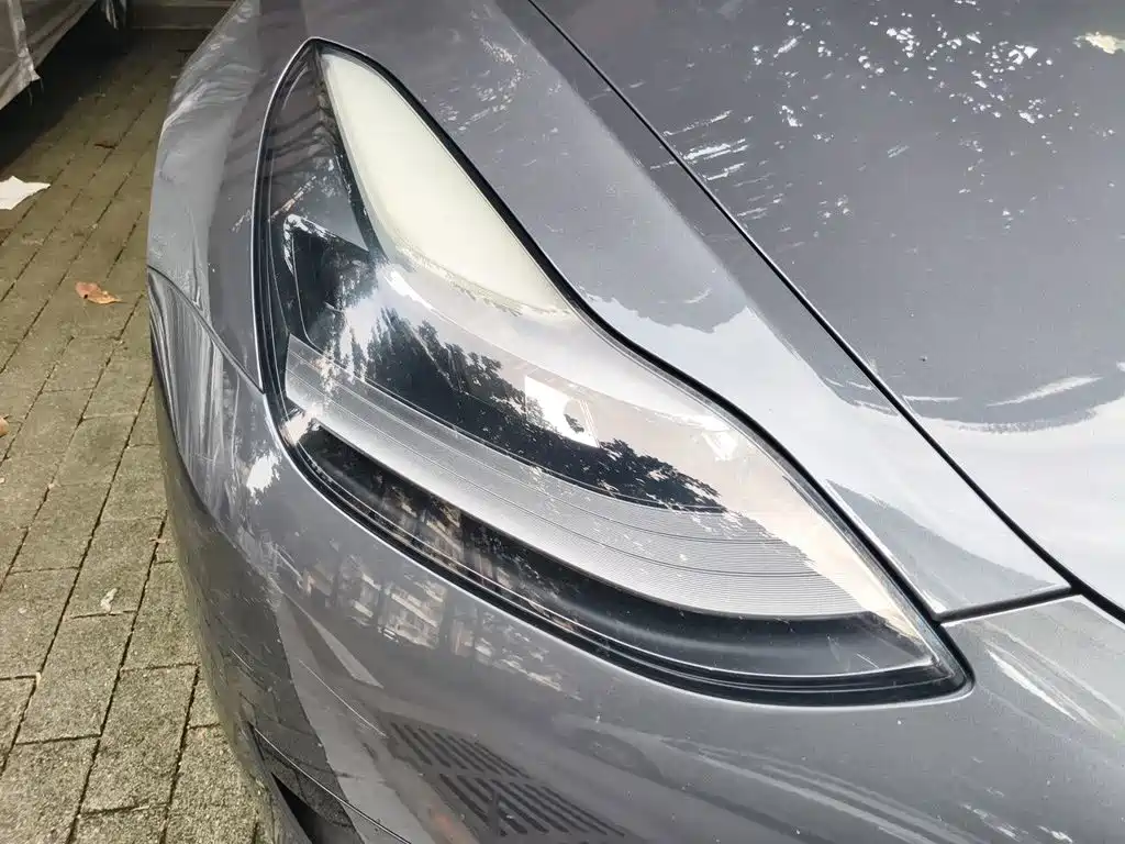 Tesla Model 3 — миниатюра 7