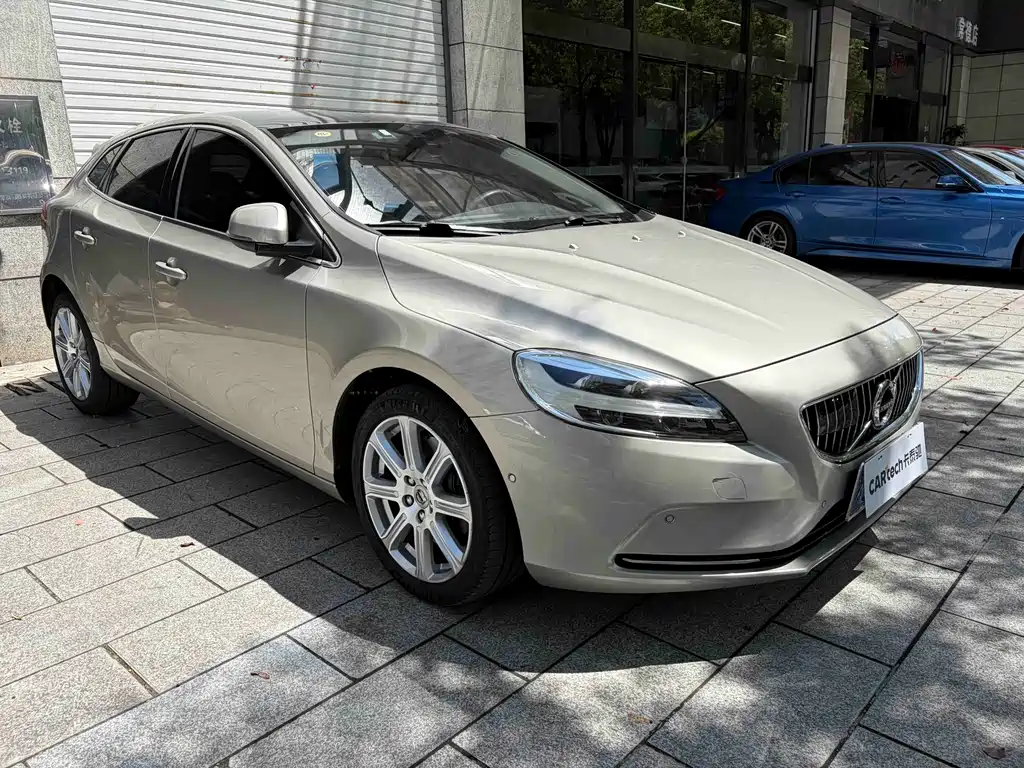 Volvo V40 — миниатюра 2