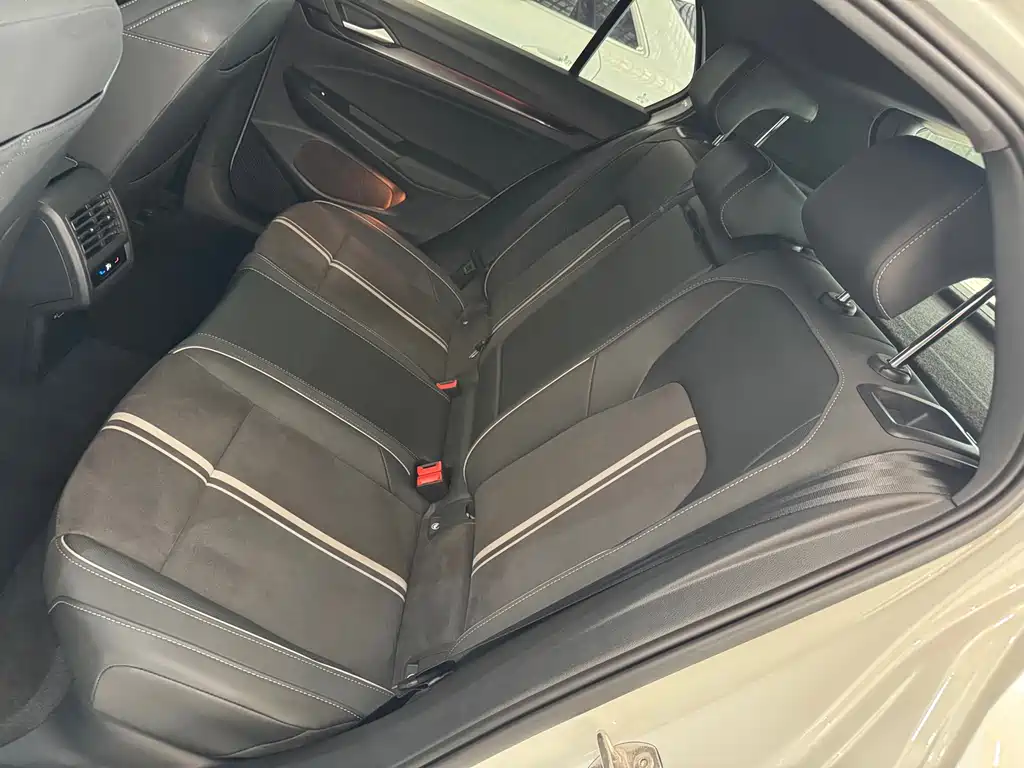 Volkswagen Golf — миниатюра 5