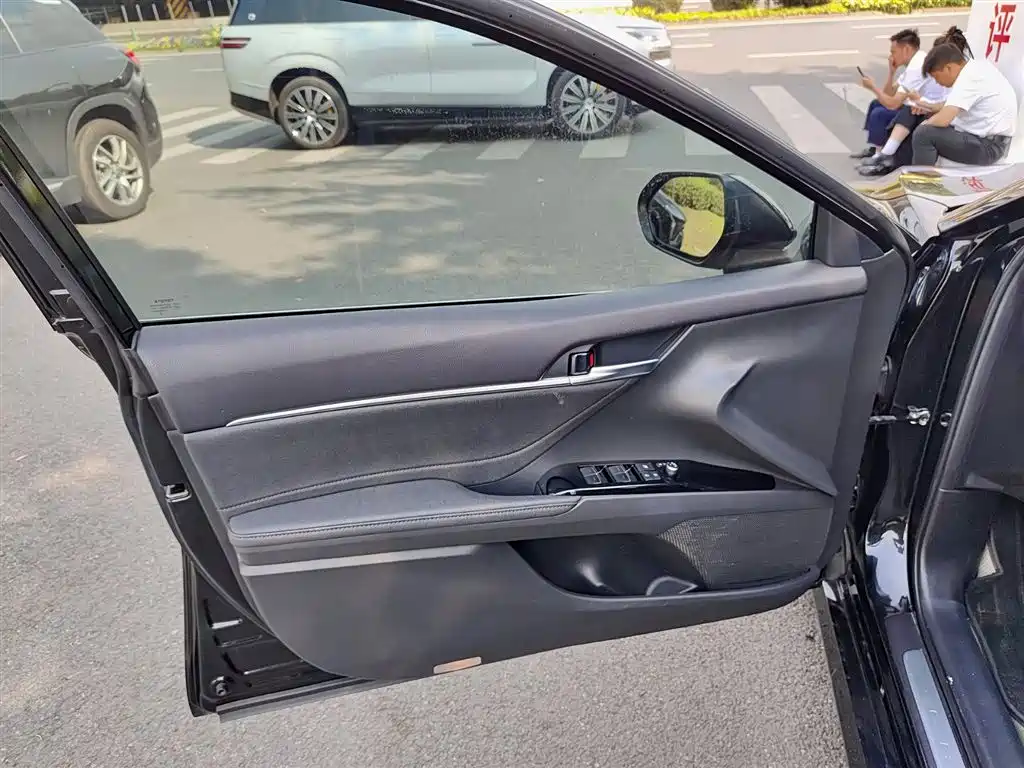 Toyota Camry 2021 2.0G Luxury