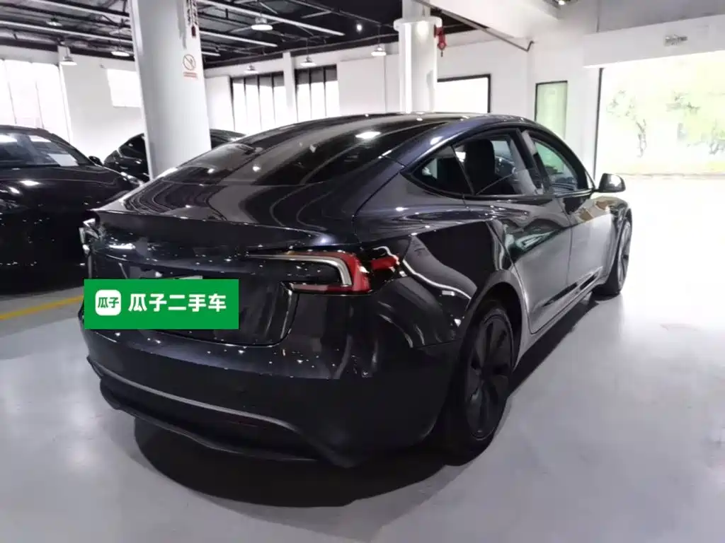 Tesla Model 3 — миниатюра 7