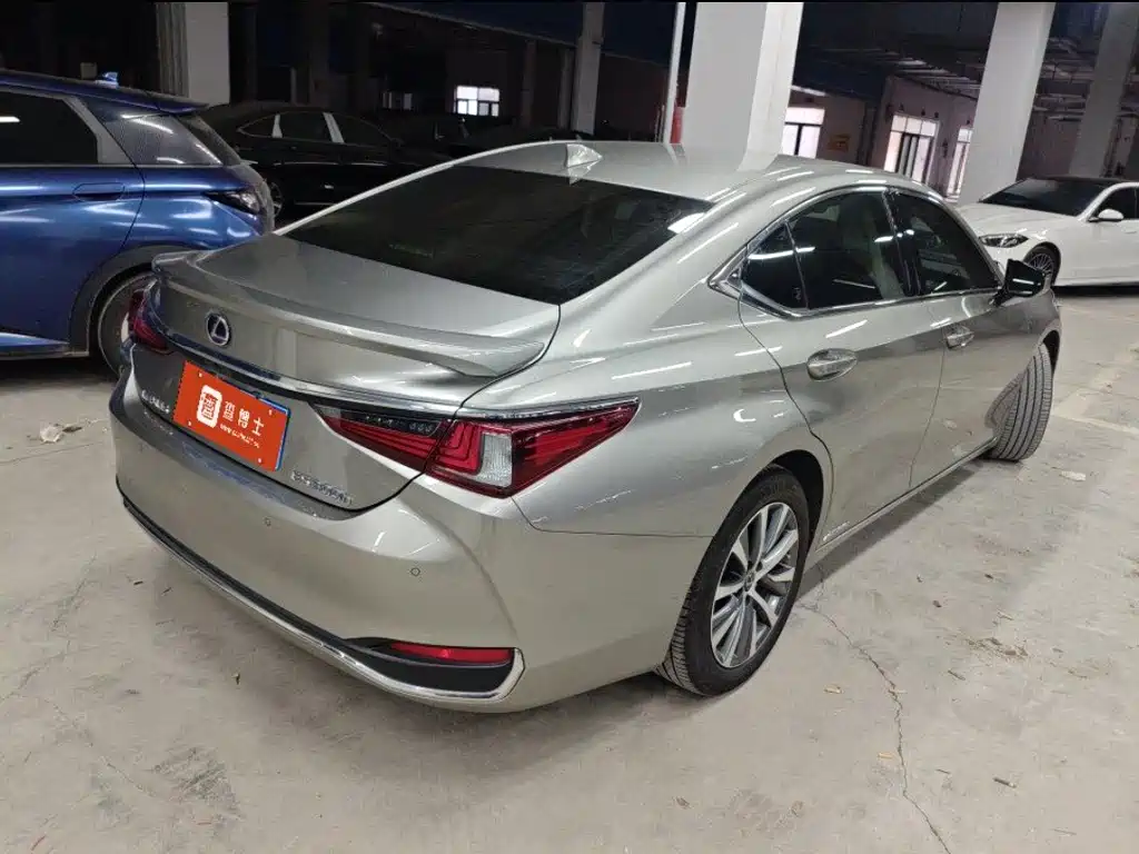 Lexus ES - фото 2