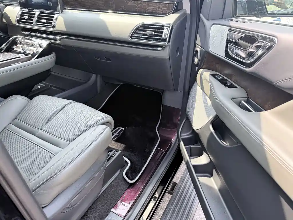 Lincoln Navigator — миниатюра 12