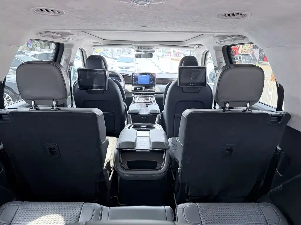 Lincoln Navigator — миниатюра 14