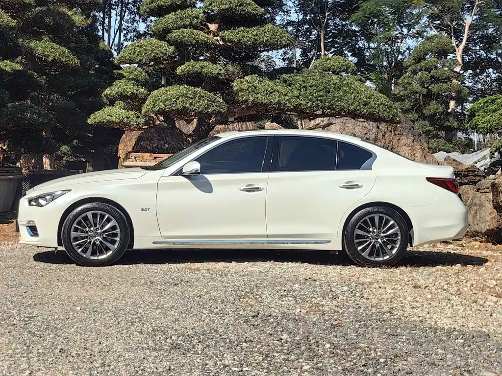 INFINITI Q50L