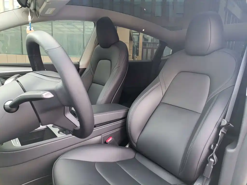 Tesla Model Y — миниатюра 16