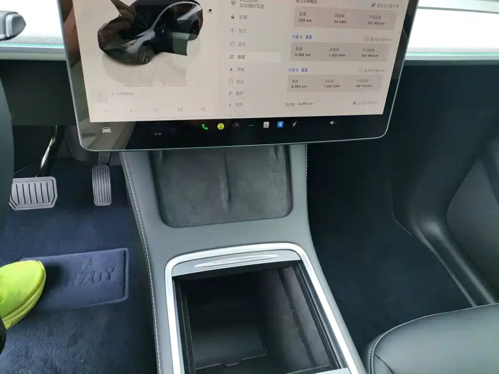 Tesla Model Y — миниатюра 14