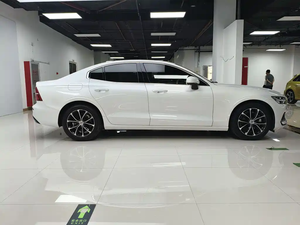 Volvo S60 2022 B4 Luxury