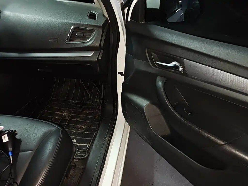 Roewe 360 — миниатюра 20