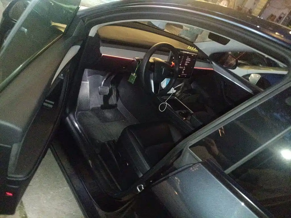 Tesla Model Y — миниатюра 13