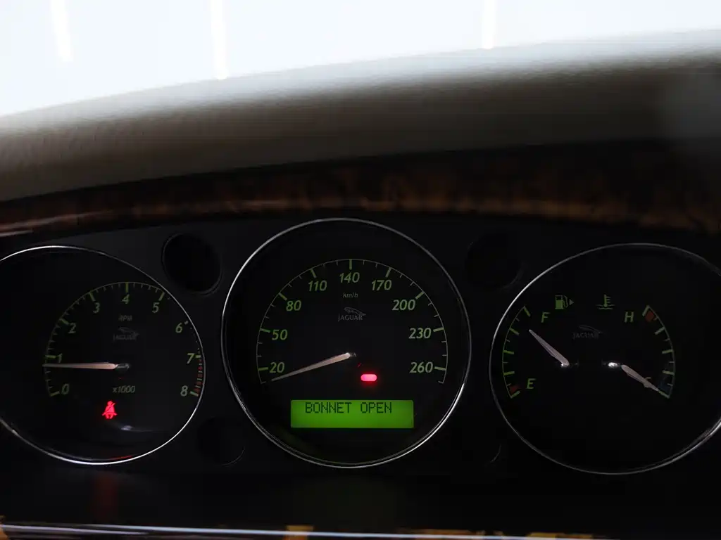 Jaguar XJ — миниатюра 9