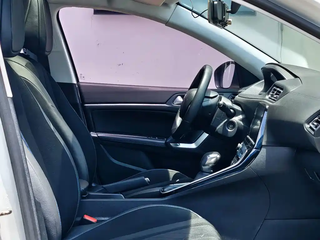 Peugeot 308 — миниатюра 13