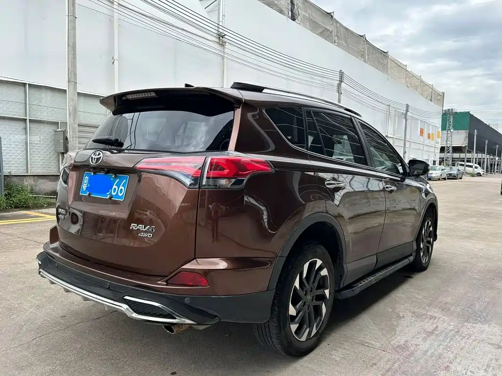 Toyota RAV4 — миниатюра 9