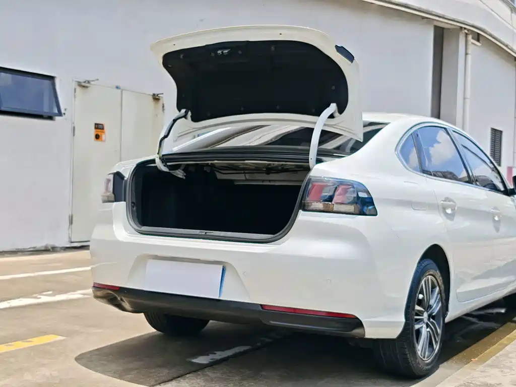 Peugeot 308 — миниатюра 10
