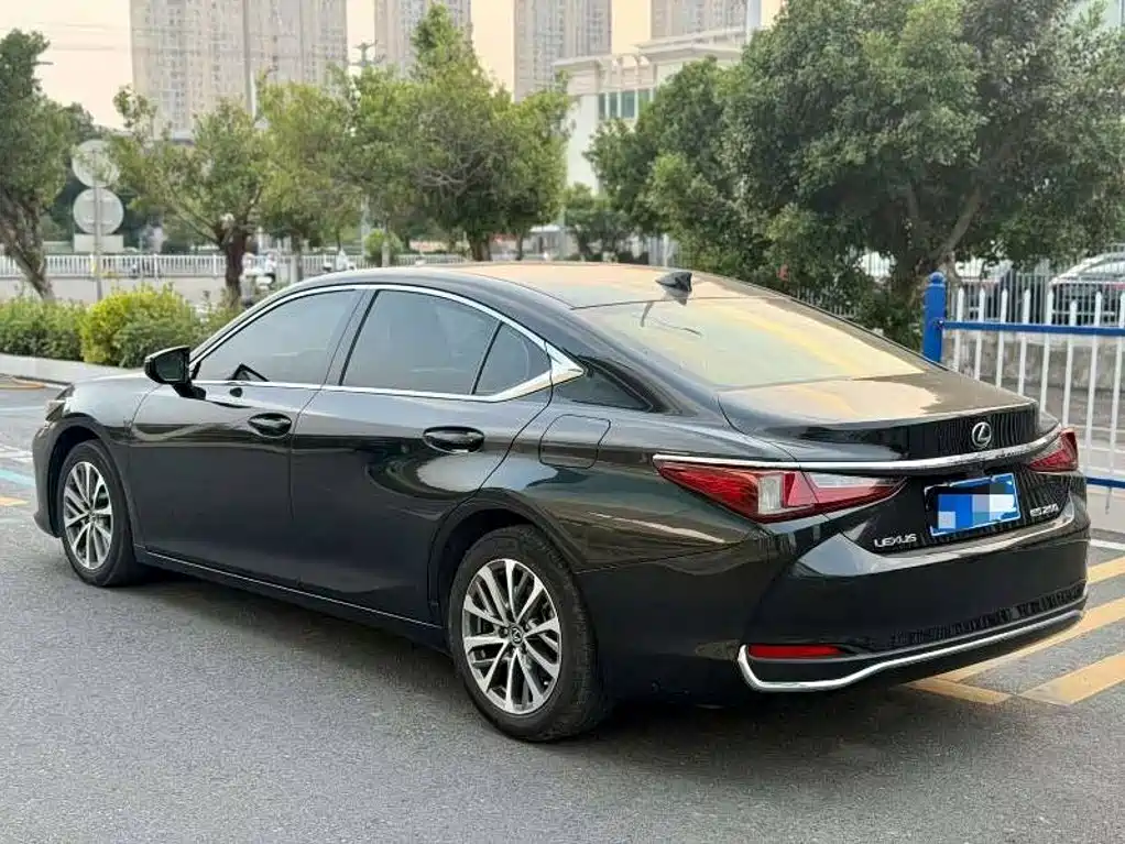 Lexus ES 2023 — фото 3