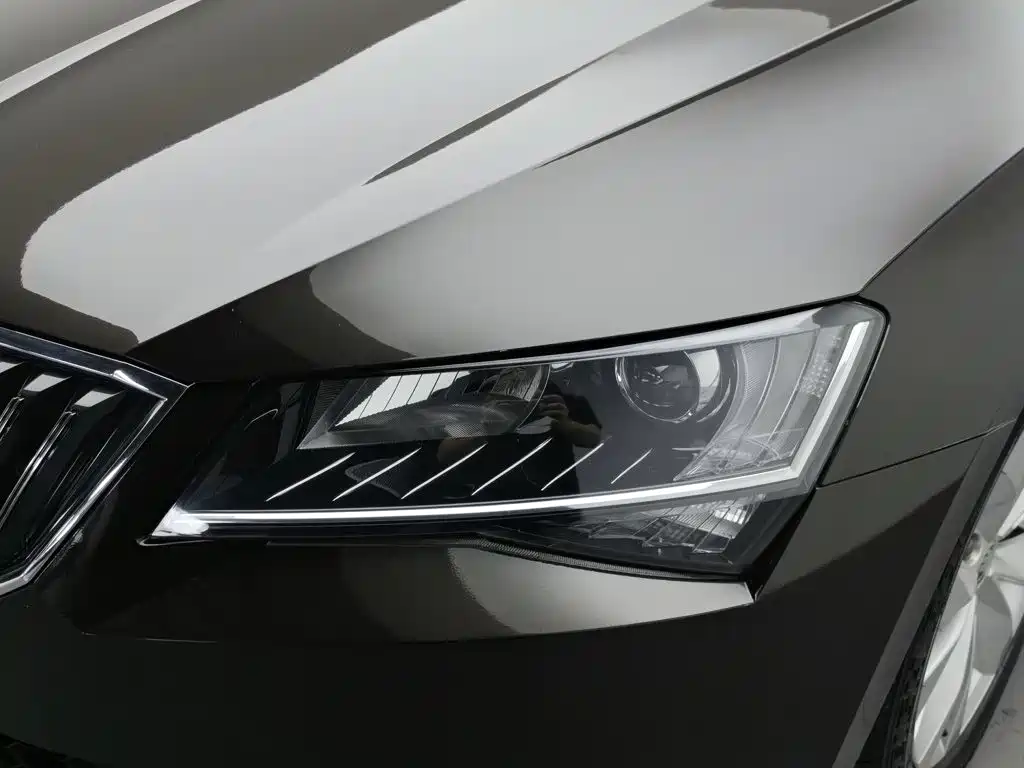 Skoda Superb — миниатюра 7