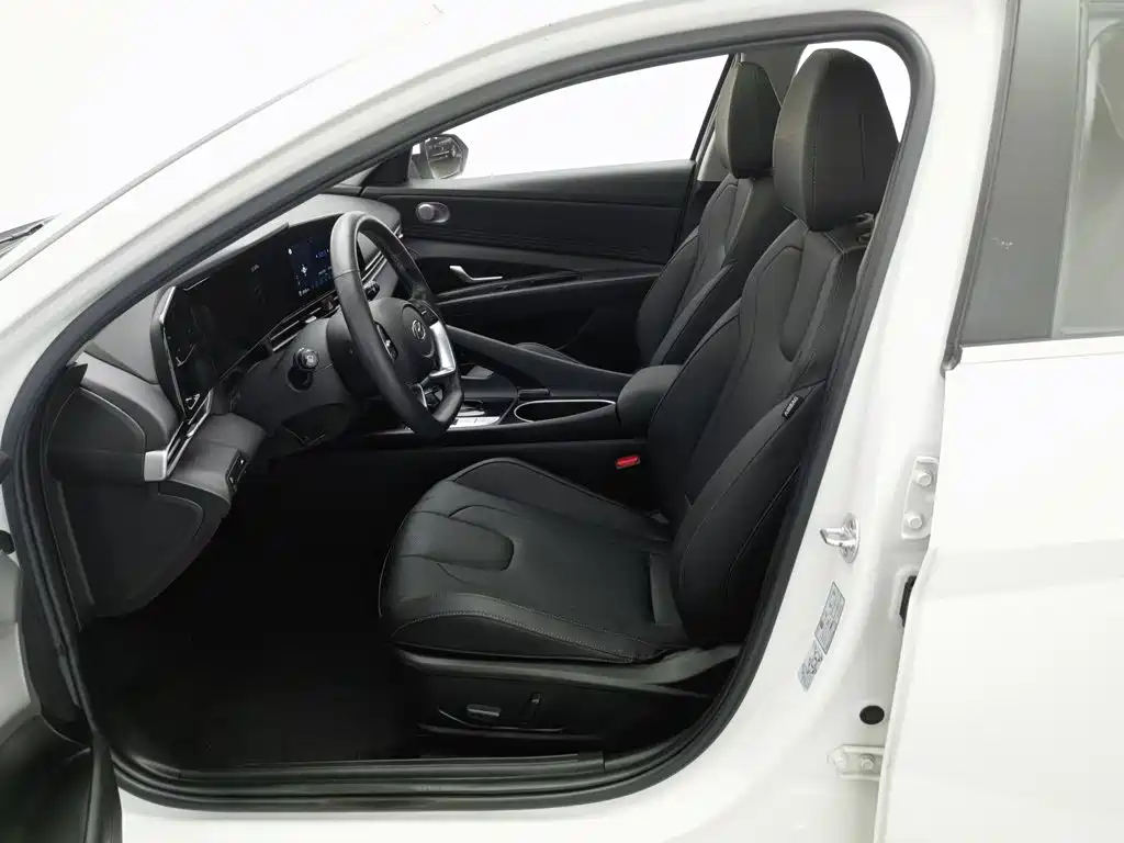 Hyundai Elantra — миниатюра 10
