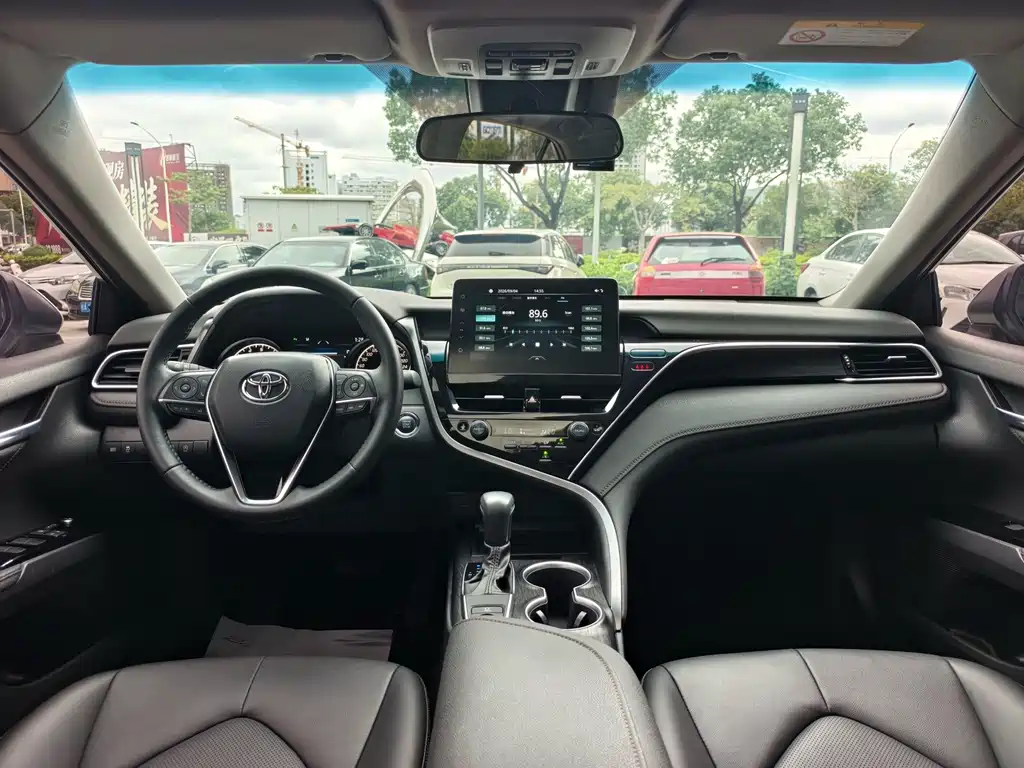Toyota Camry — миниатюра 10